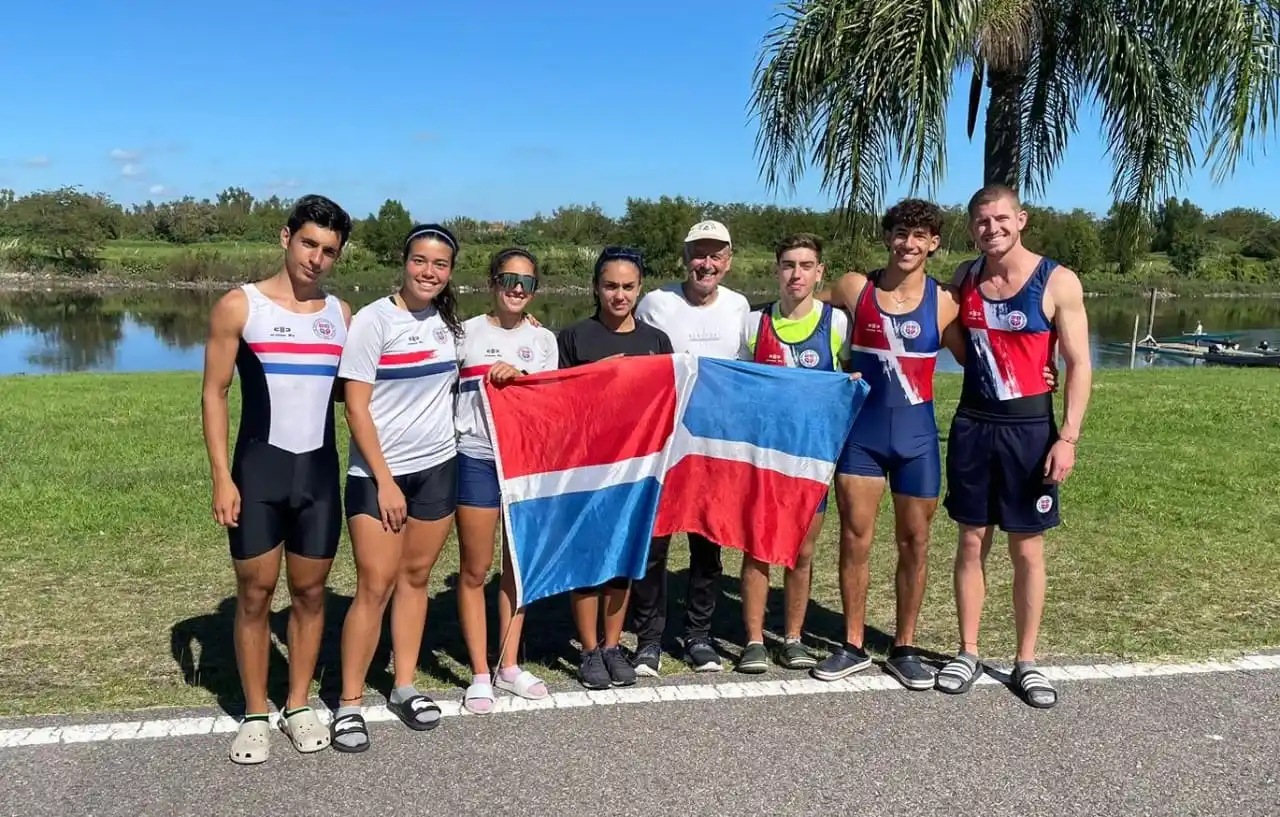 El grupo de remeros del Club Náutico que participó en el Selectivo Sub-23.