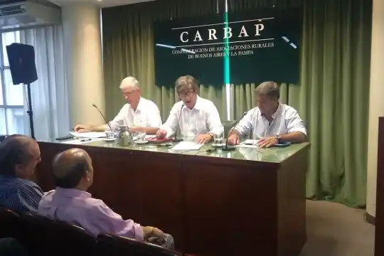 Carbap pide «solidaridad» a la clase política para que «gaste menos»