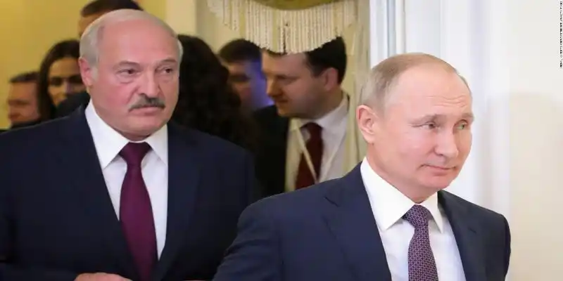 Putin intenta salvar a Lukashenko apoyando reformas y créditos