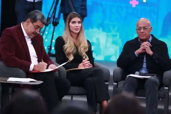 Maduro envía carta al papa León XIV: pide que interceda por los migrantes venezolanos