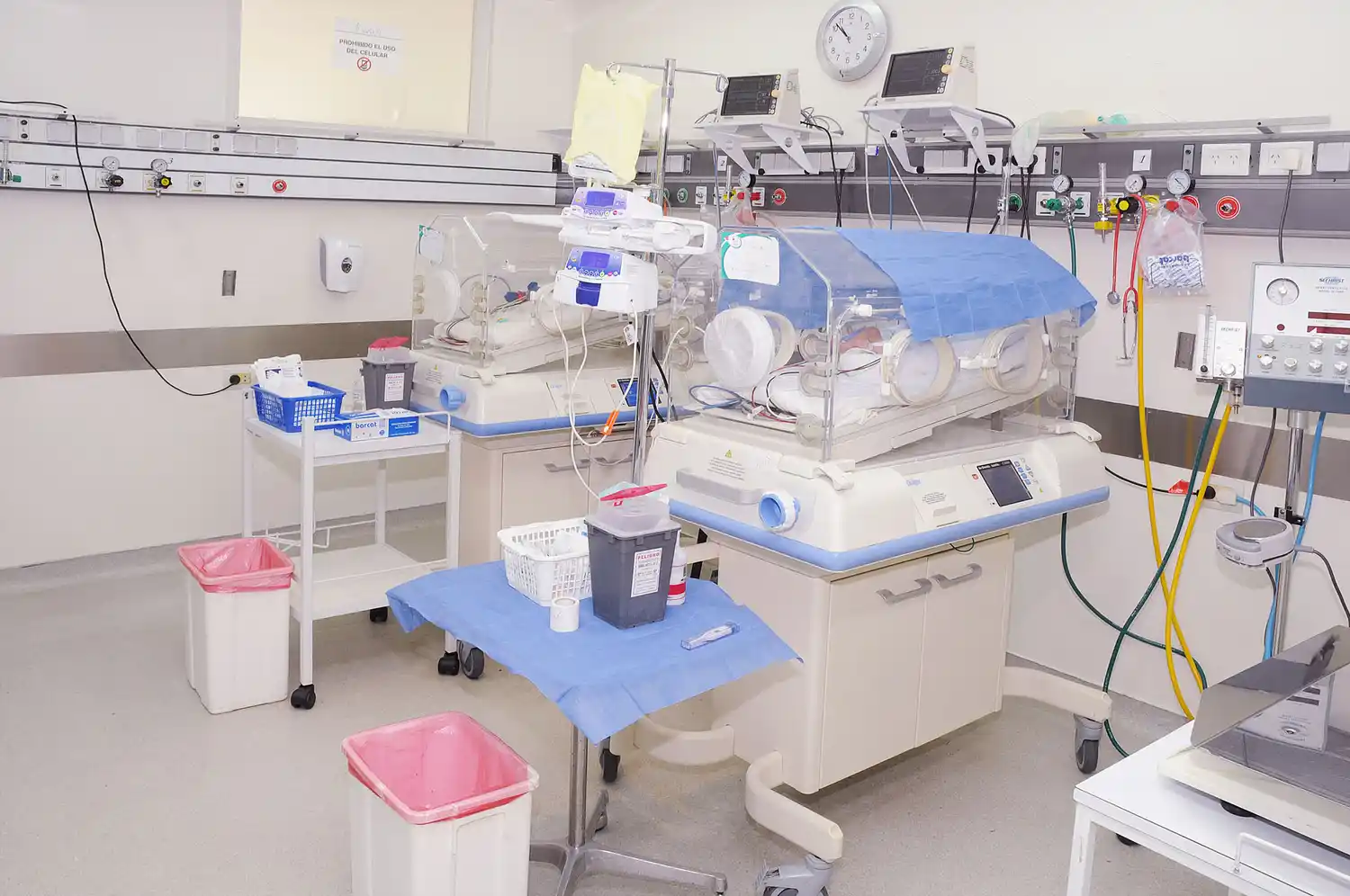 La diagnosticaron mal y su hijo nació muerto: la atendió un falso médico que ahora es buscado