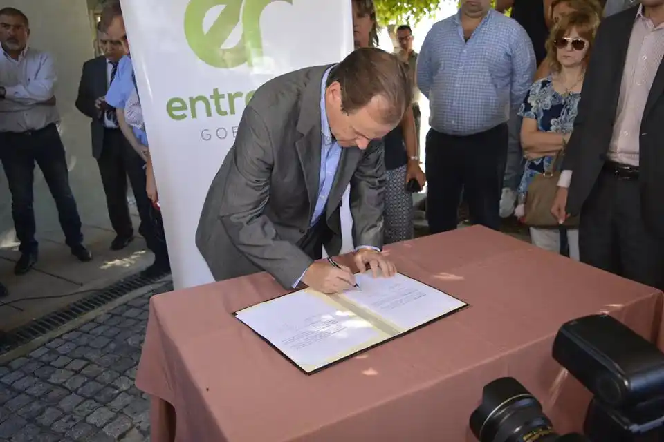 Firmaron el convenio para la reactivación del Puerto de Diamante