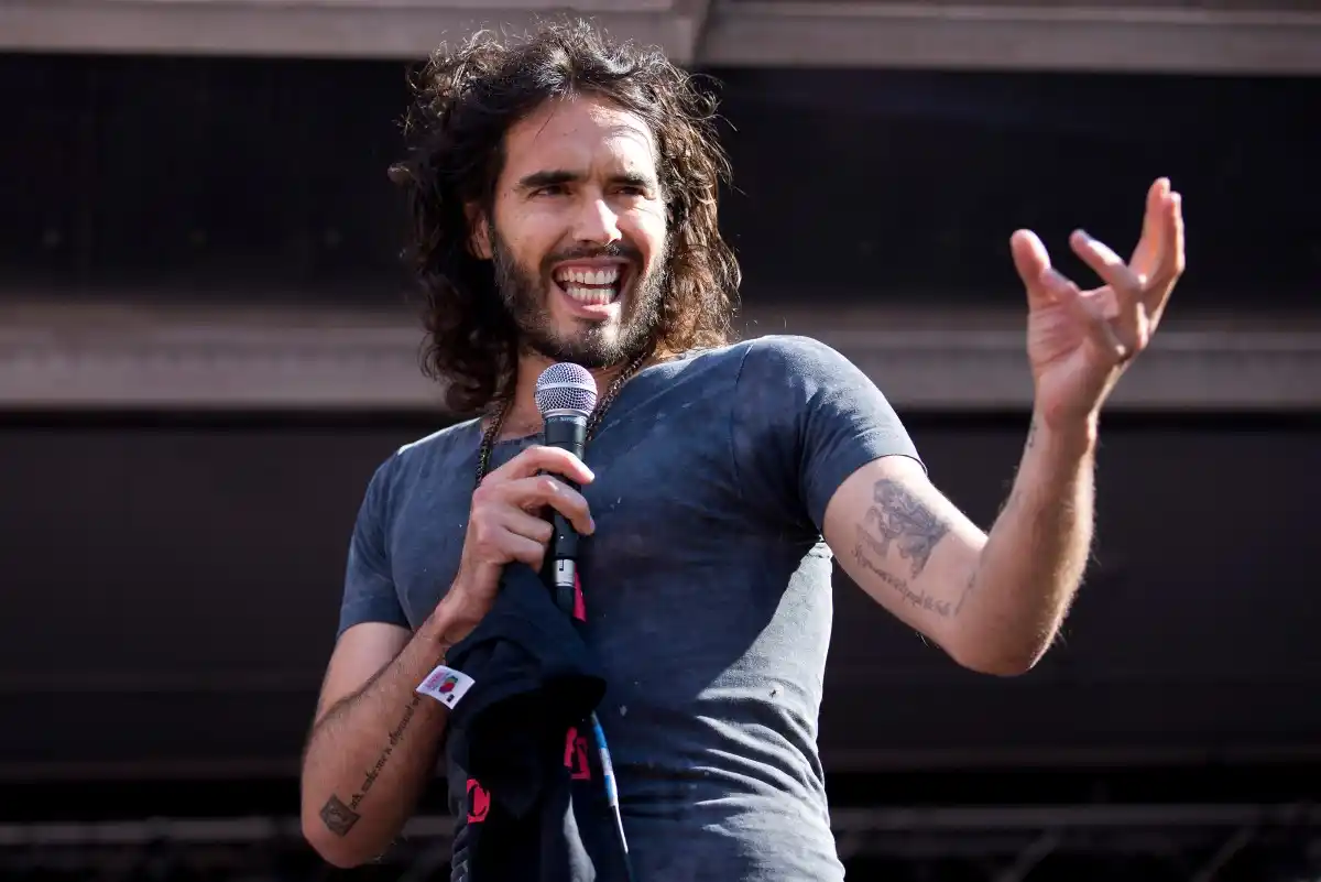 ¡TRAS DENUNCIAS DE ABUSO! Actor británico Russell Brand: Nunca tuve relaciones “no consentidas”