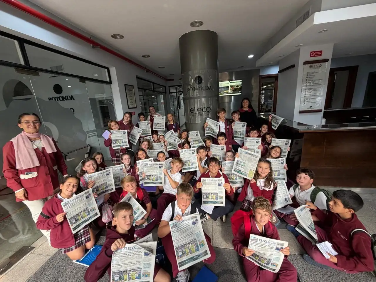 Alumnos del Colegio San Ignacio visitaron El Eco.