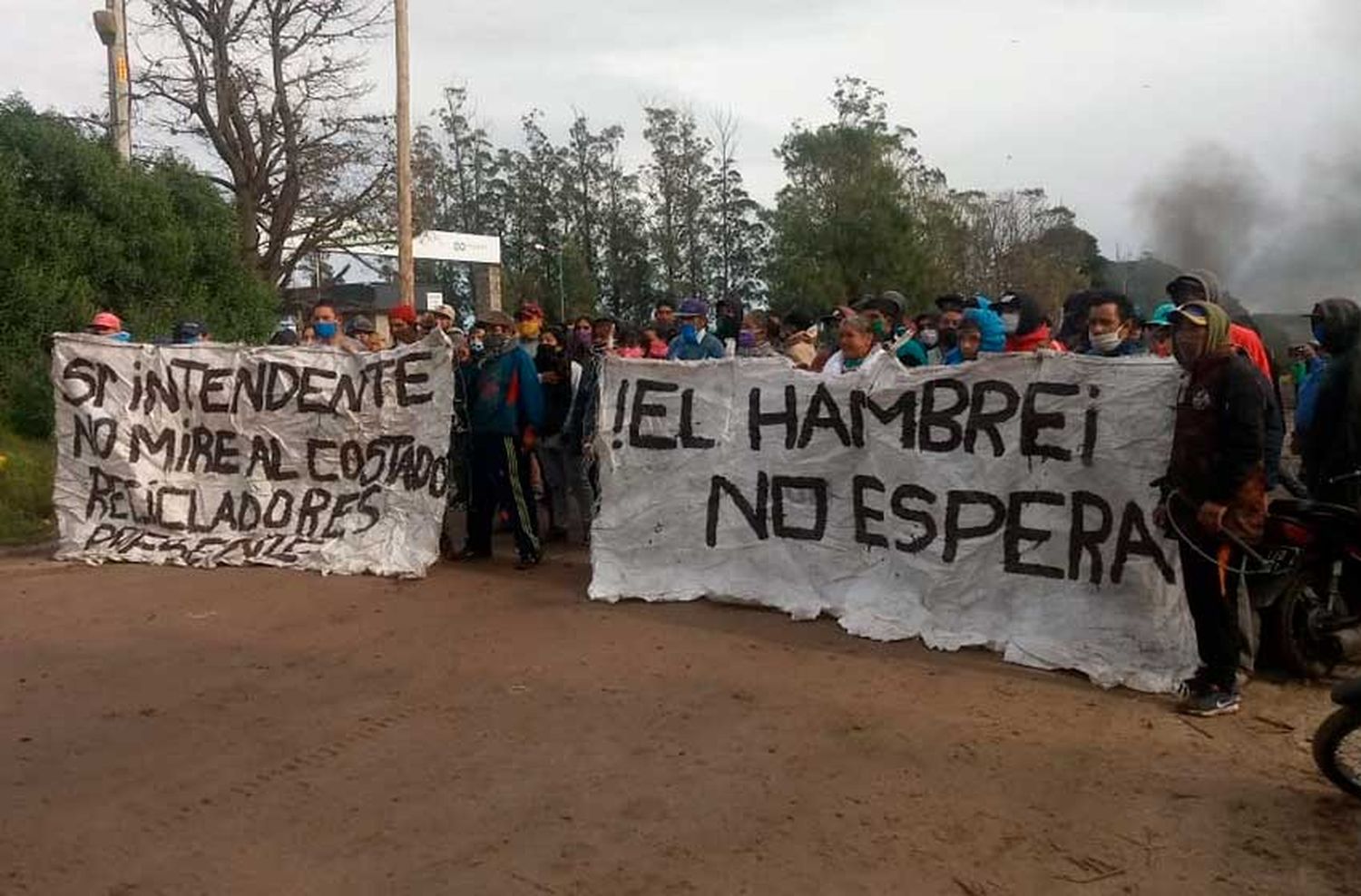 Recicladores paralizan el ingreso al predio de basura