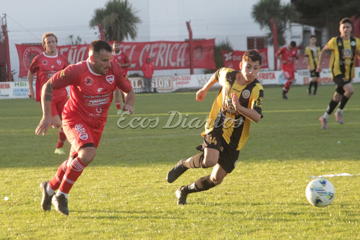 Gastón Ibargüengoitia, ganando en velocidad ante su marcador
