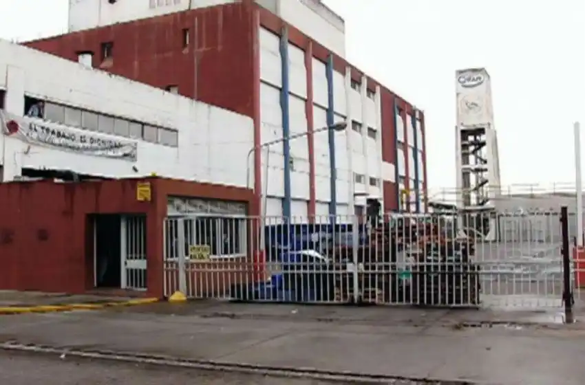 Ingresaron con un soplete, abrieron una caja fuerte y se llevaron una gran suma de dinero