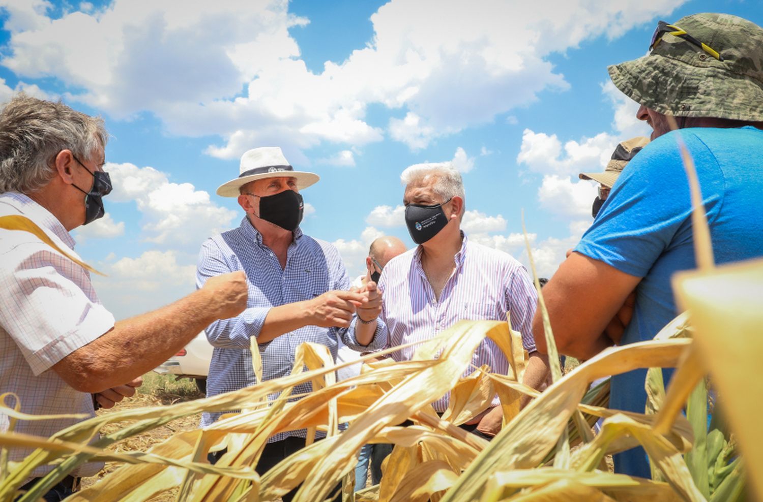 Perotti recorrió campos afectados por la sequía con el ministro Domínguez y anunciaron aumento de fondo para productores