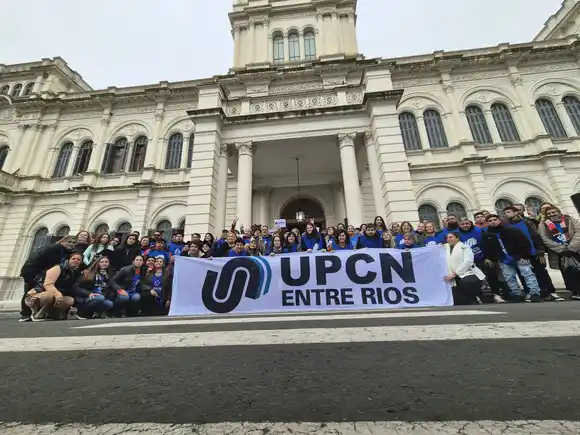 UPCN cerró una semana de lucha con una masiva asamblea frente a Casa de Gobierno