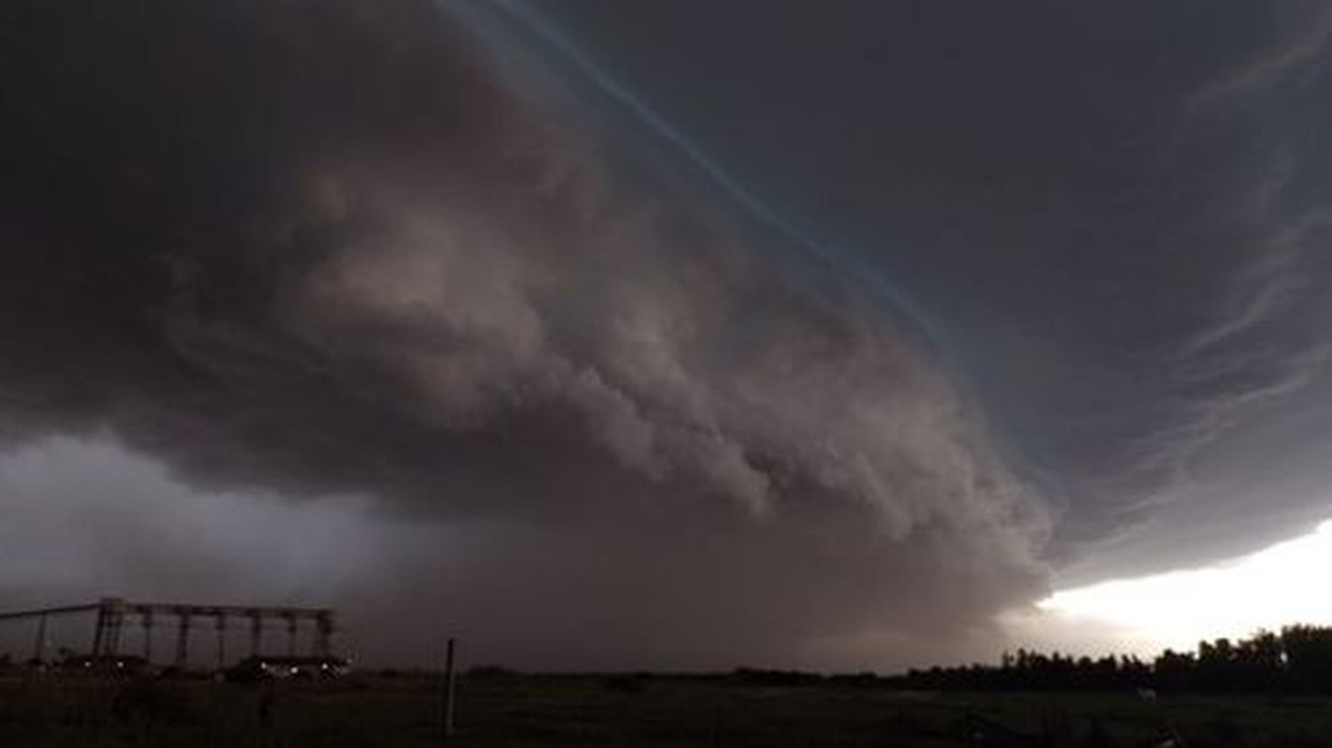 Tormenta: la foto de Patricia Ríos desde Bajo Puerto