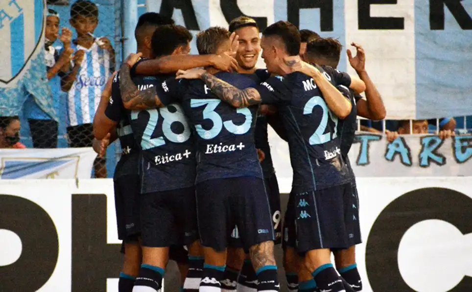 Racing festejó cuatro veces en Tucumán.