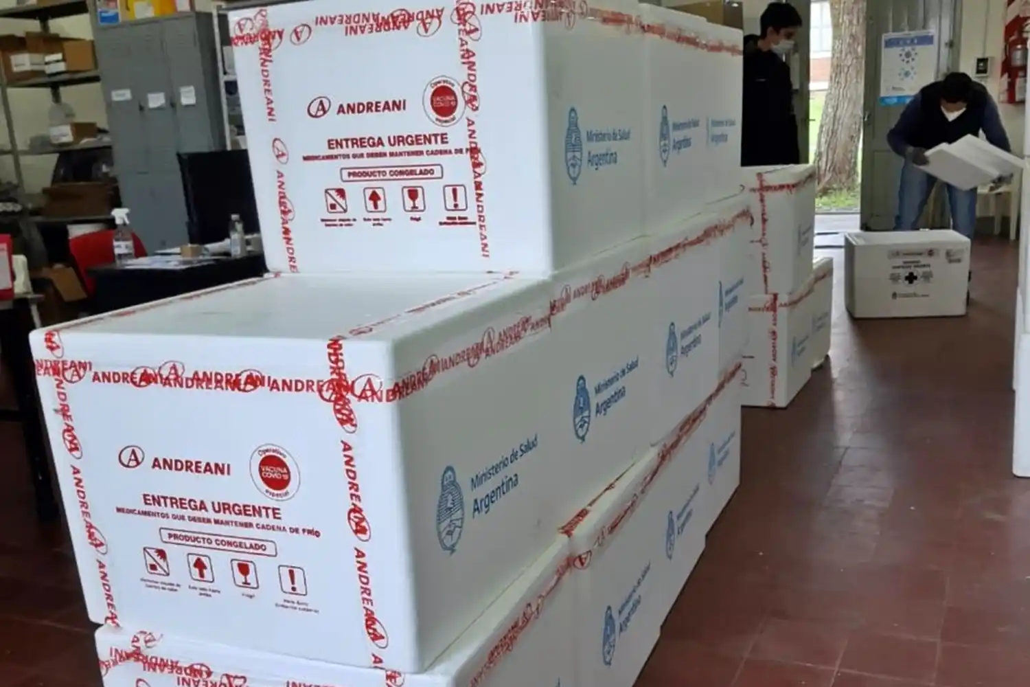 Por primera vez llegaron vacunas de Pfizer y Cansino a Entre Ríos: a quiénes se las aplicarán