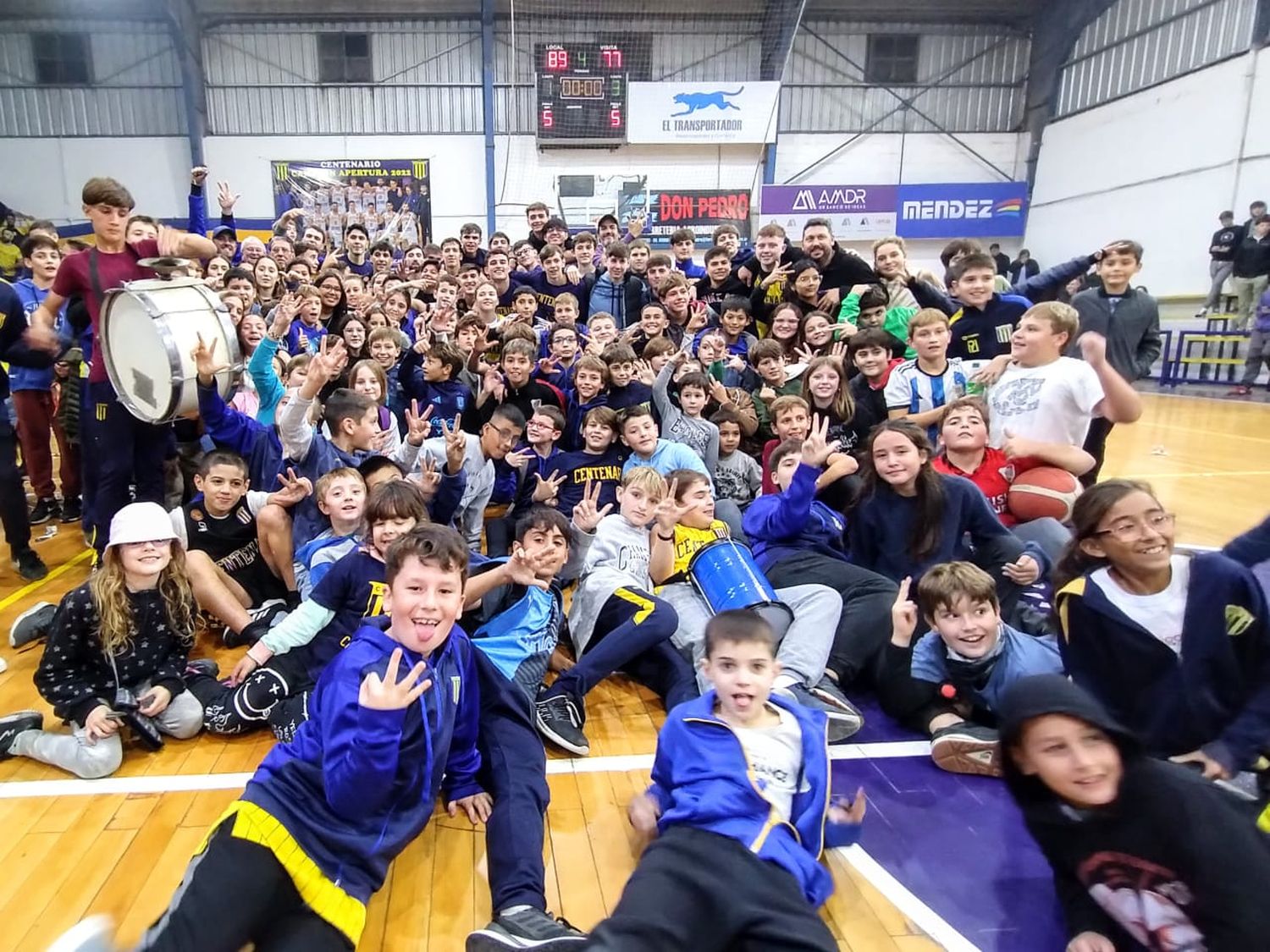 El clásico es todo azul y amarillo: Centenario le volvió a ganar a Olimpia y avanza de ronda