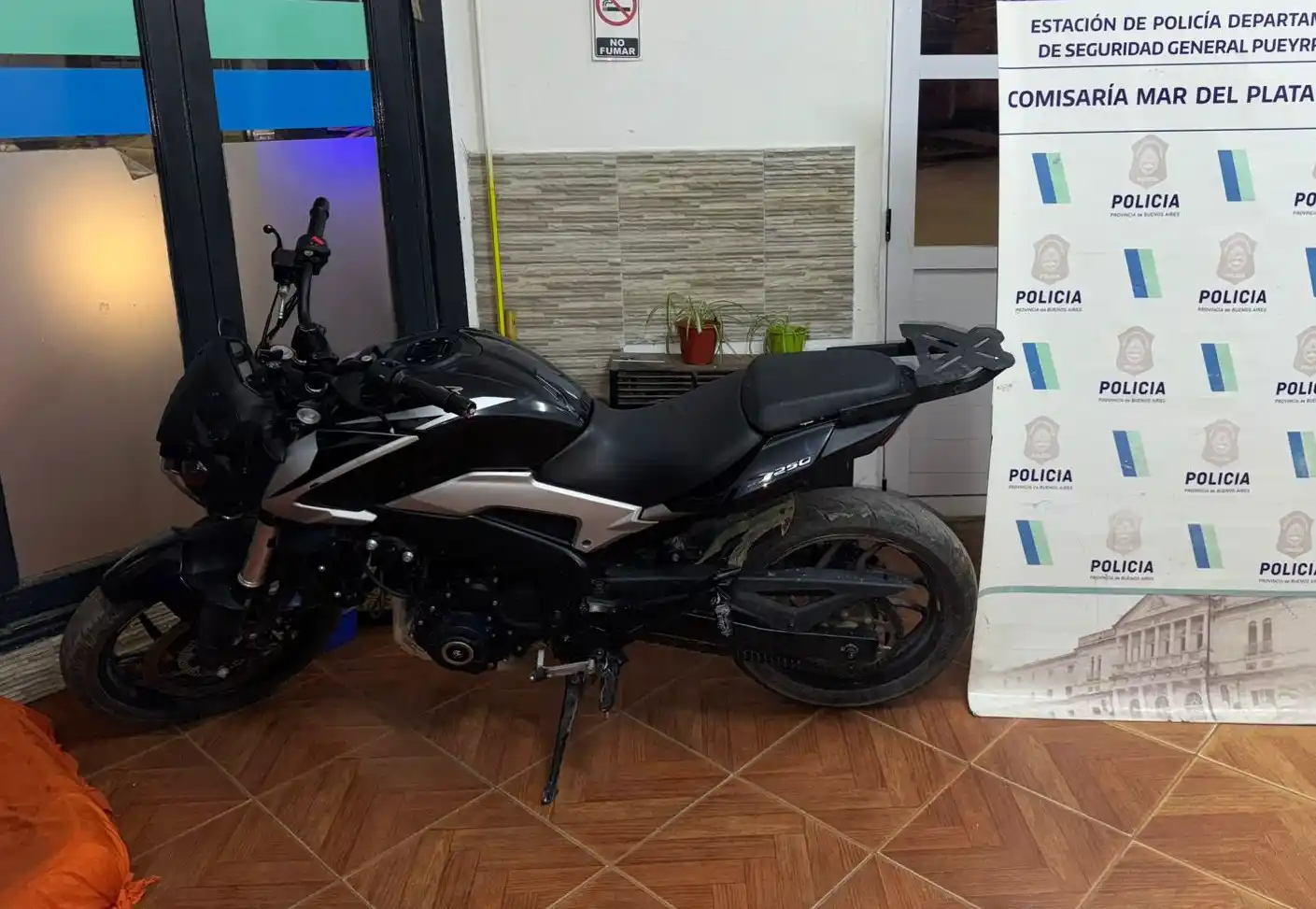 Los agentes constataron que la moto tenía un pedido de secuestro desde el 24 de marzo pasado.