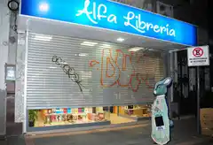 Un comercio céntrico amaneció con la persiana "graffiteada"