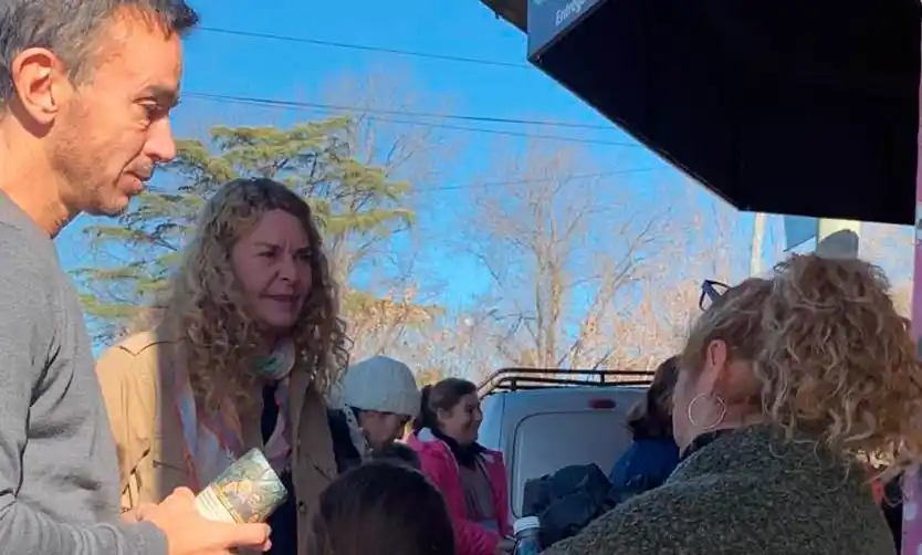Analía Leguizamón junto a Neuspiller recorren los barrios de Pilar. 
