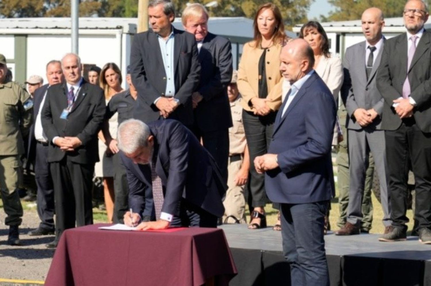 Rosario: Aníbal Fernández firmó el convenio de colaboración y recibió a gendarmes y policías federales