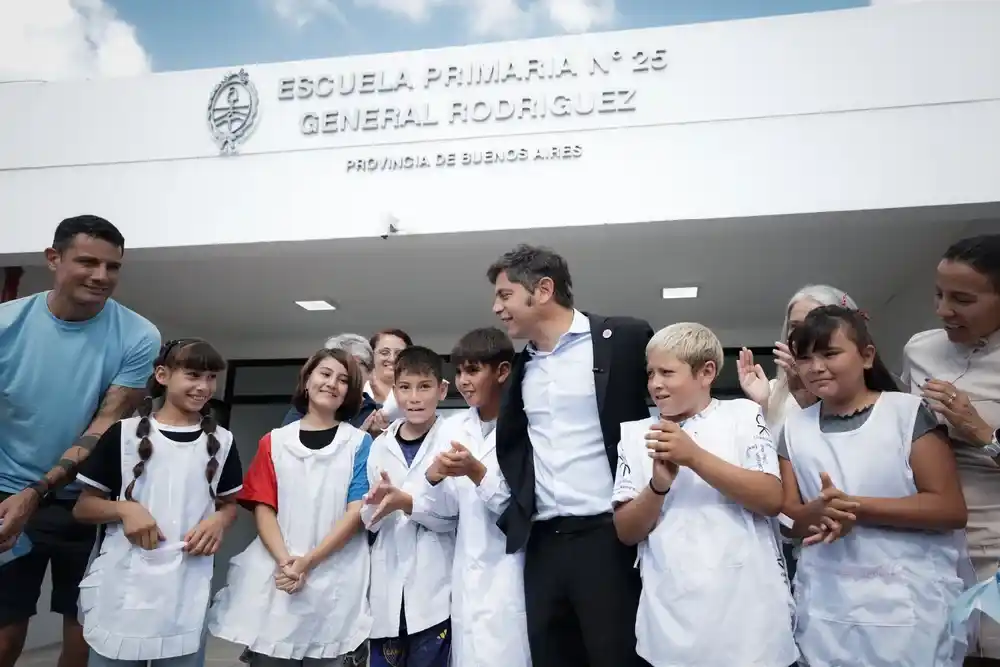 Kicillof inauguró otra escuela: "Estamos en contra del 'sálvese quien pueda'"