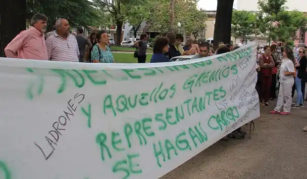 Sanatorio AGOS: “Esto es una jugada política, los trabajadores quedamos en el medio”