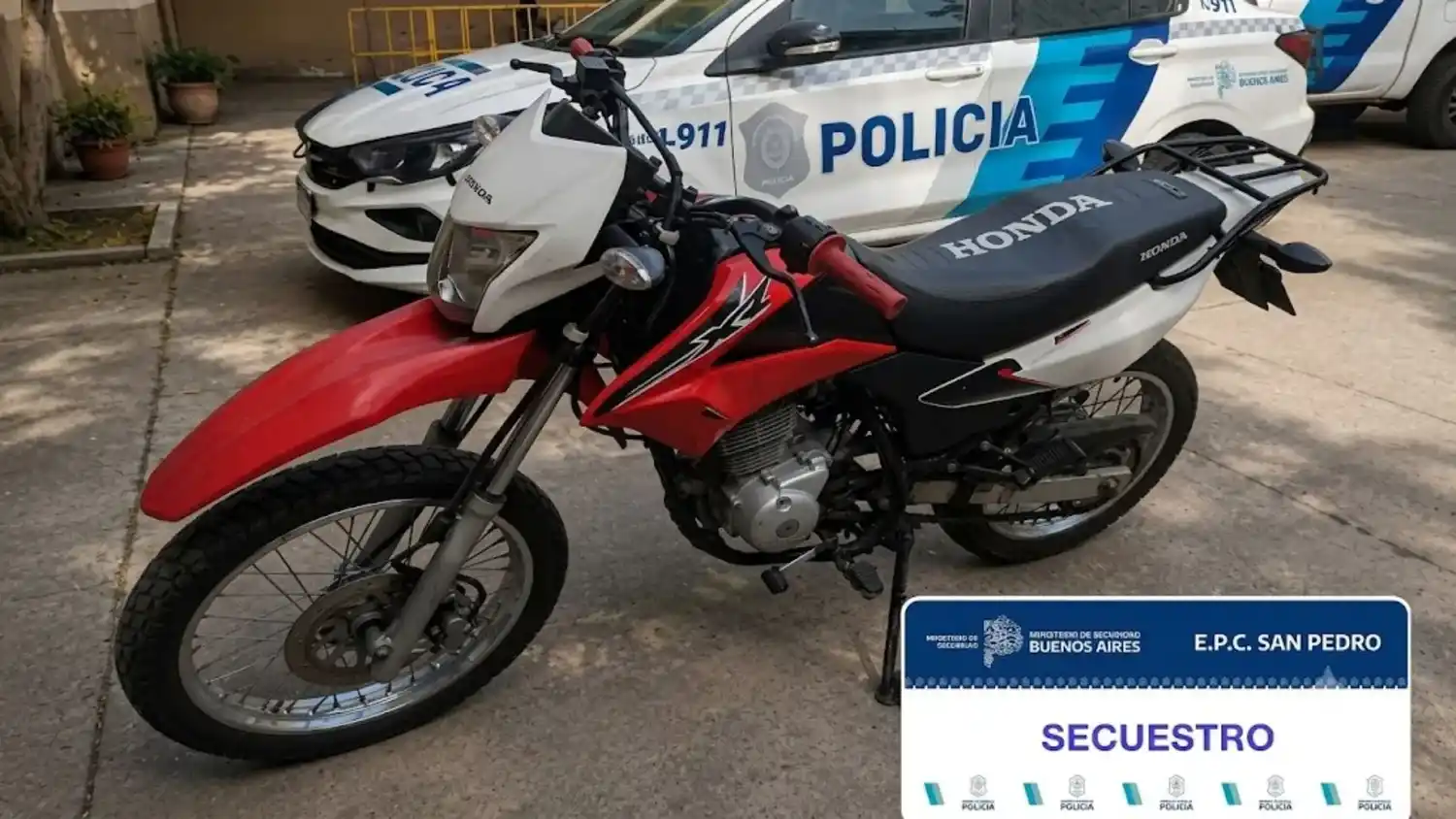 La moto fue sustraída en Molina al 500 y la policía la encontró en el pasillo de un asentamiento.