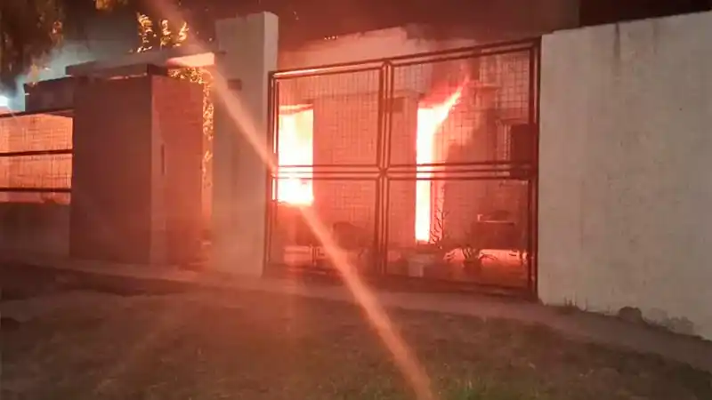 Un niño sufrió graves quemaduras durante el incendio de su casa