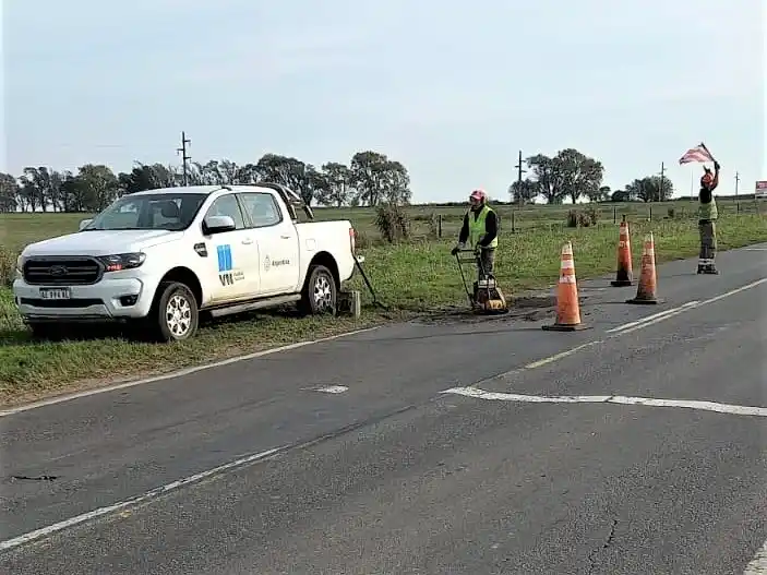 Trabajos de bache sobre un tramo de la ruta nacional 33 en zonas de Zavalla y Pujato. Foto: Gentileza