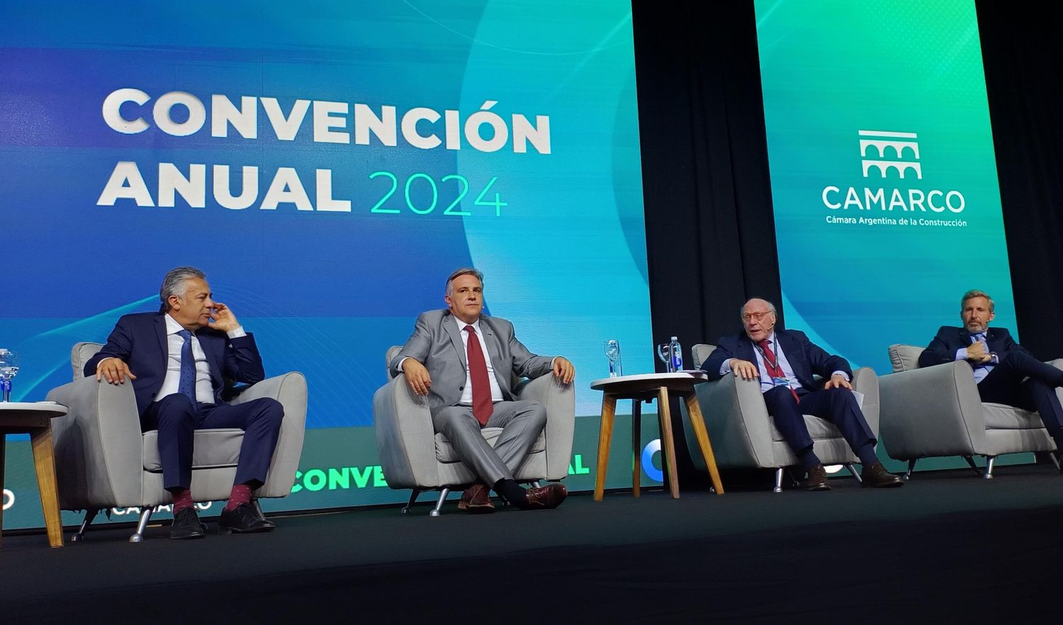 Llaryora integró el panel junto a sus pares de Mendoza, Santa Fe y Entre Ríos.