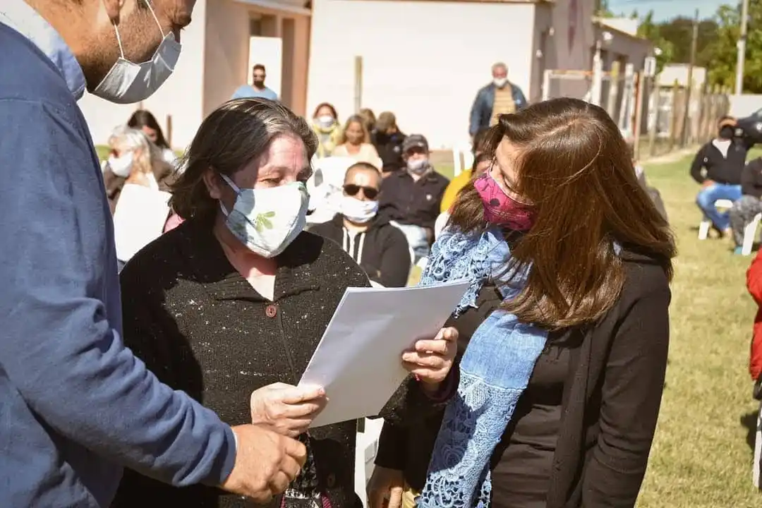 Provincia entregó este viernes un total de 1.740 títulos de propiedad en 17 municipios 