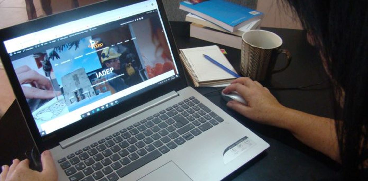 Darán licencias a quienes hacen teletrabajo y tienen hijos menores a 6 años
