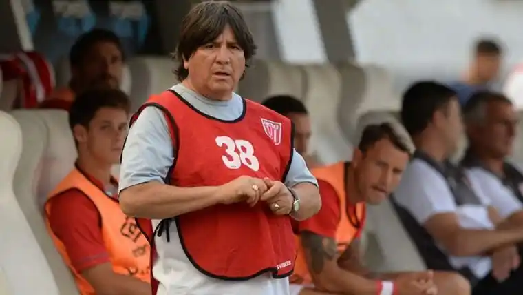 Brujo Manuel: “Me llamaron los dos, pero no voy para ninguno”