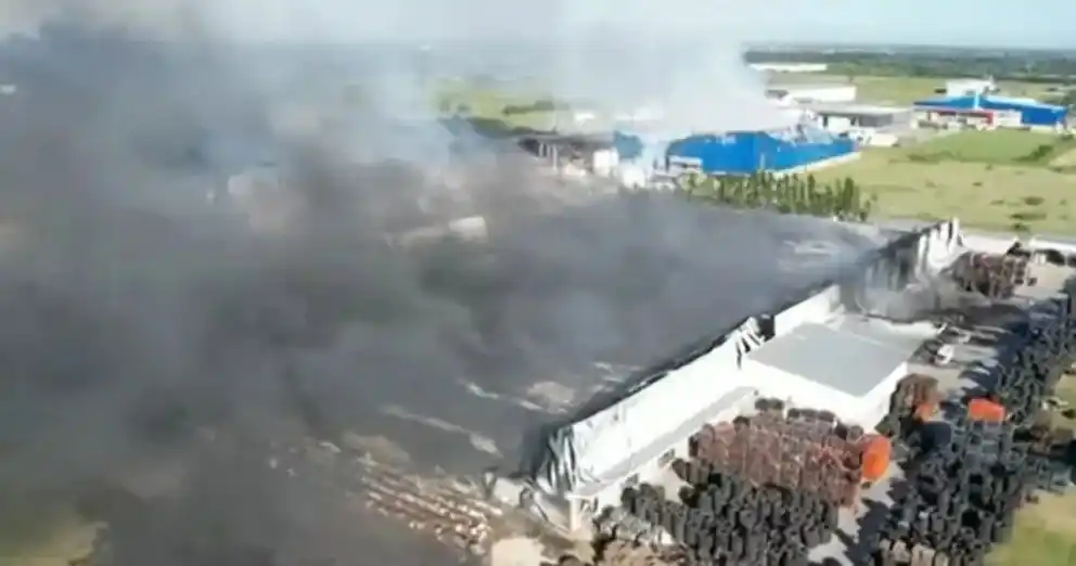 A más de 10 horas de la explosión en Ezeiza.