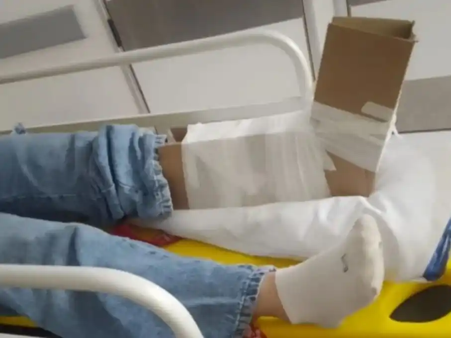 La joven ciclista recibió las primeras atenciones en plena Ruta 1.