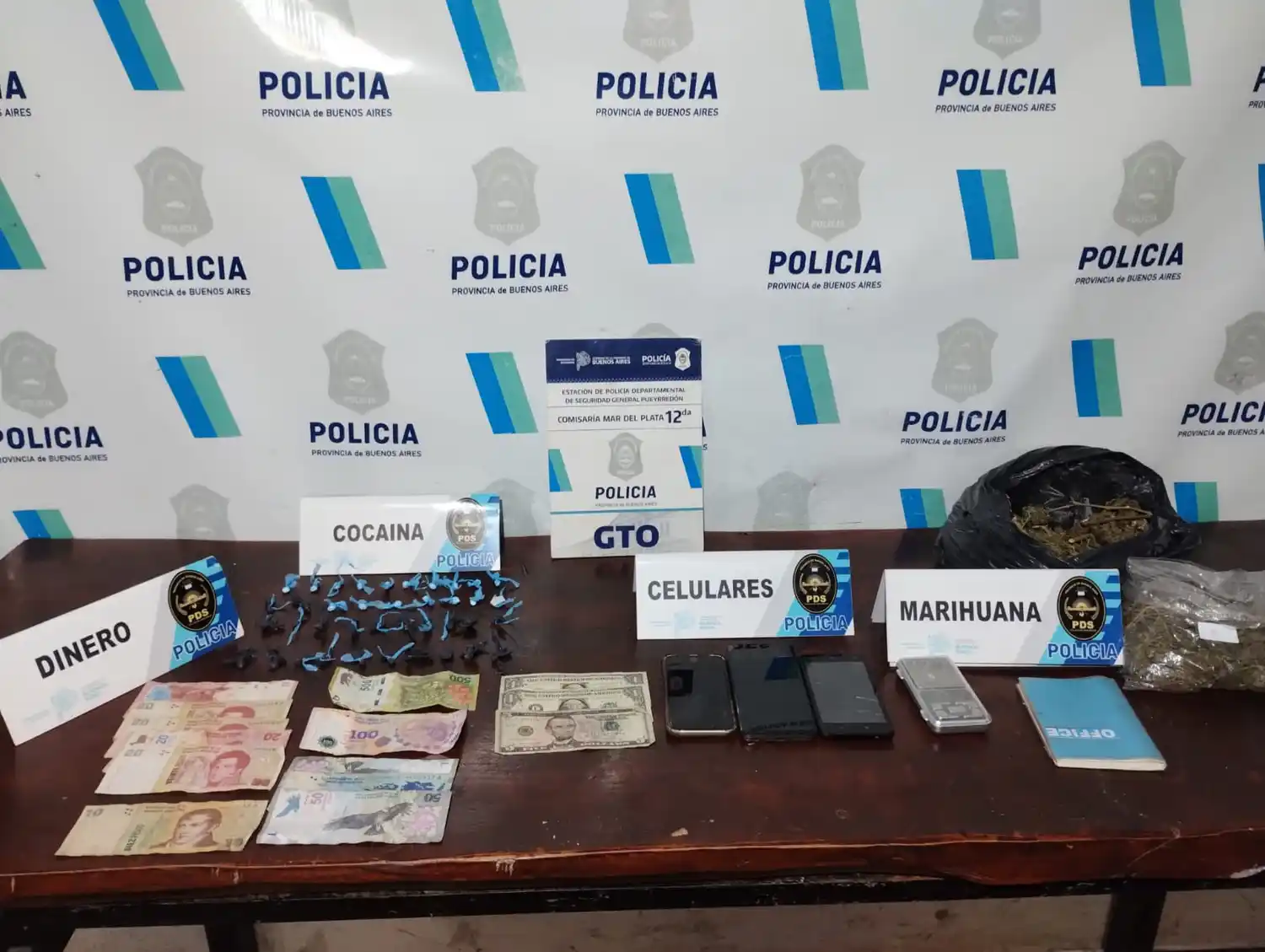 Los elementos secuestrados: 8,2 gramos de cocaína, 379 gramos de marihuana, cuatro celulares, 860 pesos y 7 dólares.