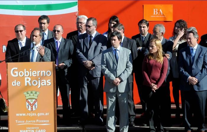 Scioli inauguró escuelas descentralizadas de Policía en Rojas y Ramallo