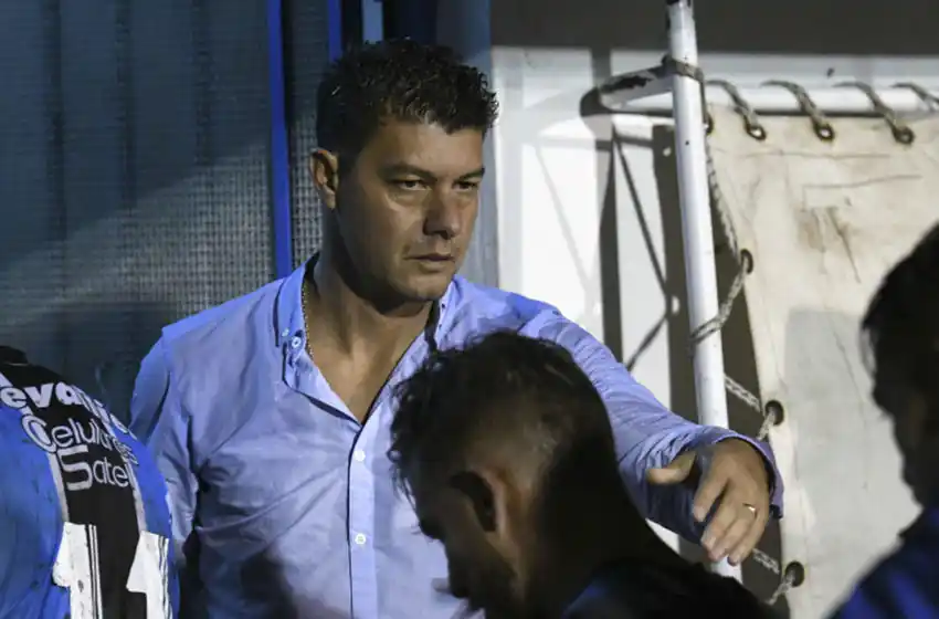 Battaglia dejó de ser el técnico de Almagro