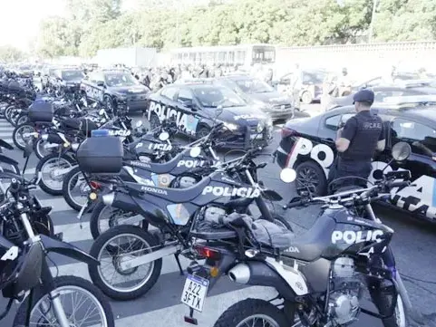 Uniformados en pie de reclamo: el salario y el desgaste psicológico en el centro del conflicto policial en Santa Fe