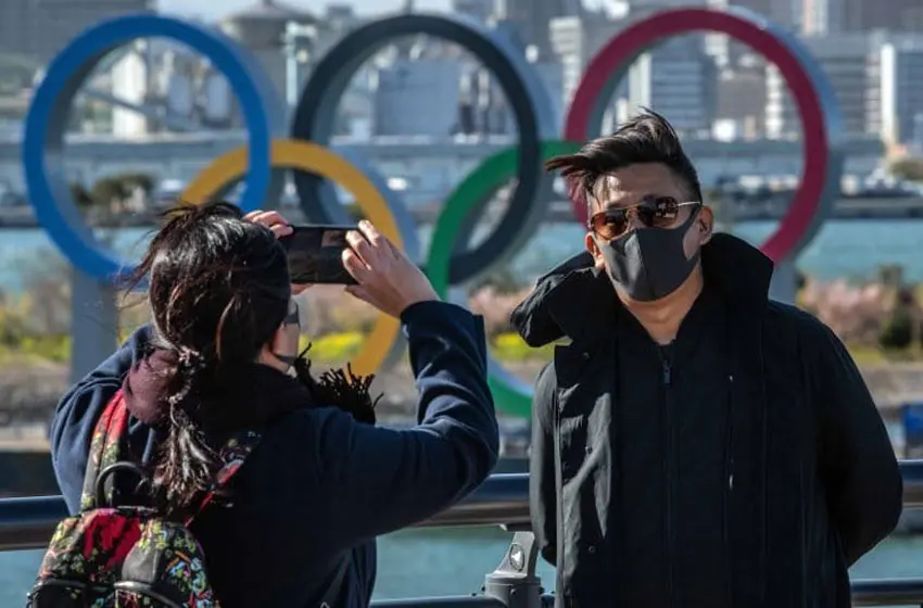En plena pandemia de coronavirus, más de 50.000 personas visitan la llama olímpica en Japón