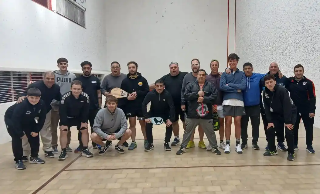 Pelotaris del club de Pelota Chascomús jugaron el Lezama