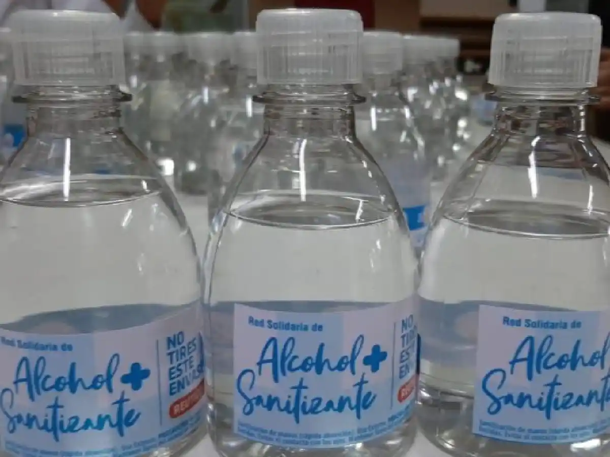 En las escuelas técnicas ya se fabricaron 8 mil litros de alcohol en gel