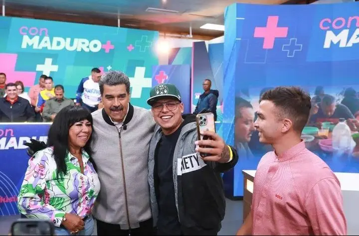 ¡HASTA CON EL TOBO! Les dan a creadores de contenido que asistieron a “Con Maduro+”