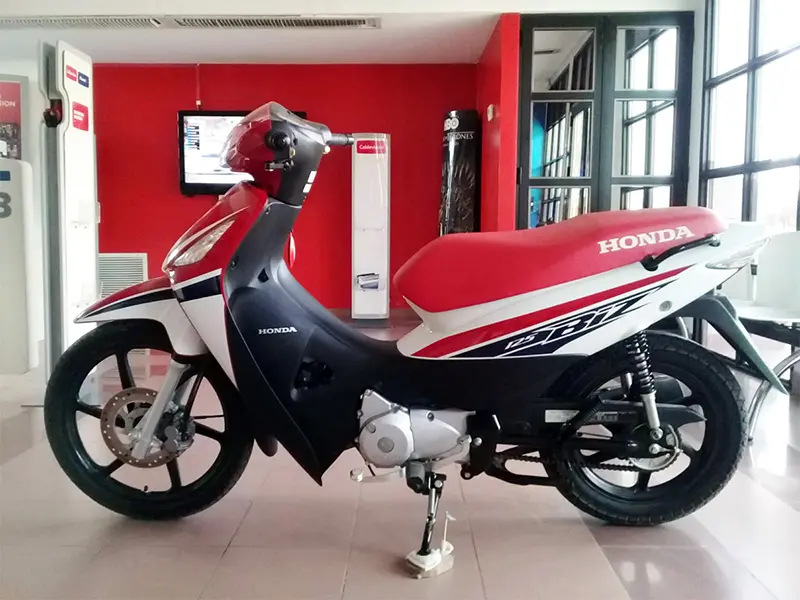 Robó una motocicleta con absoluta impunidad y huyó