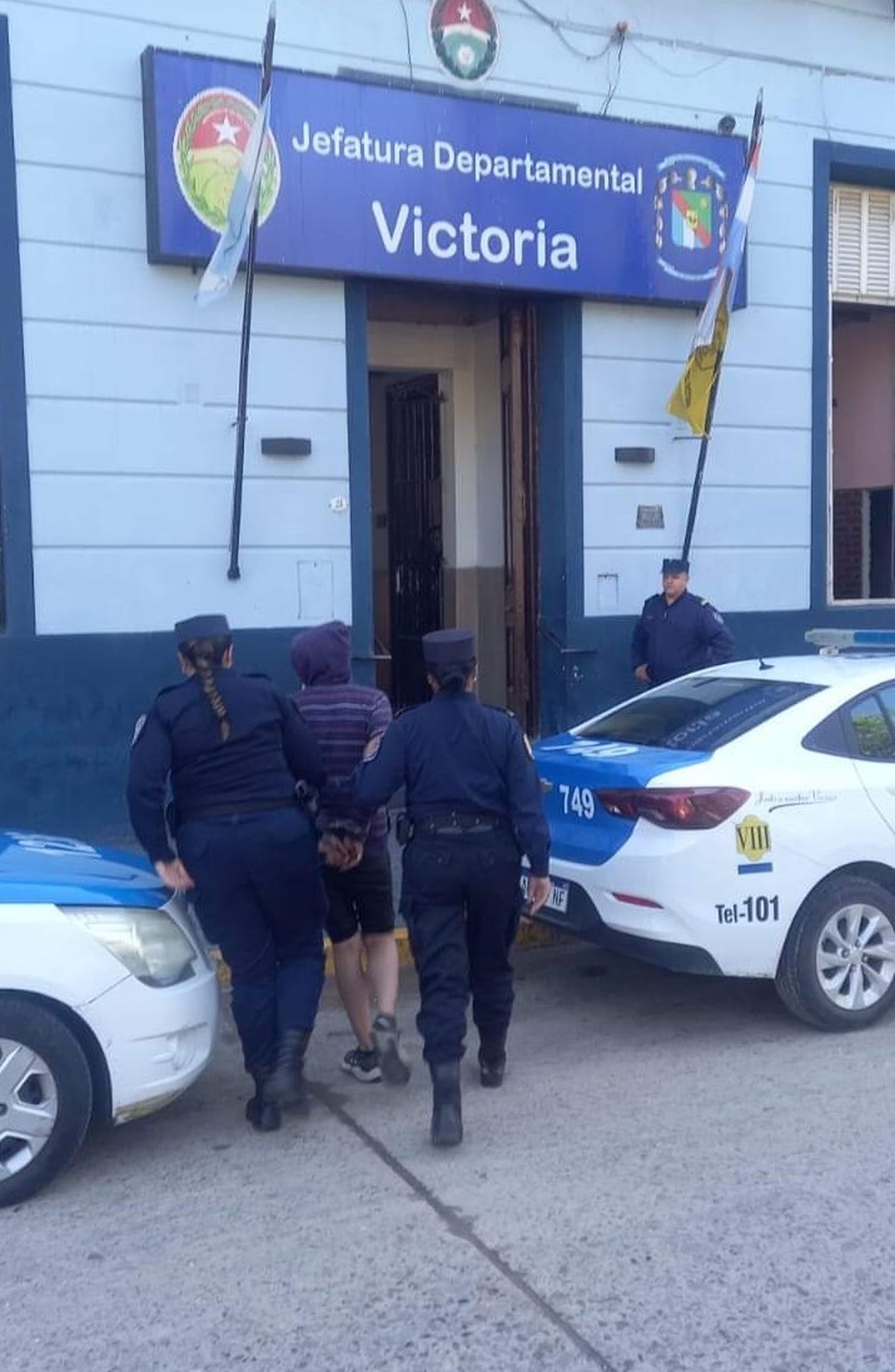 Detención de estafador en Victoria