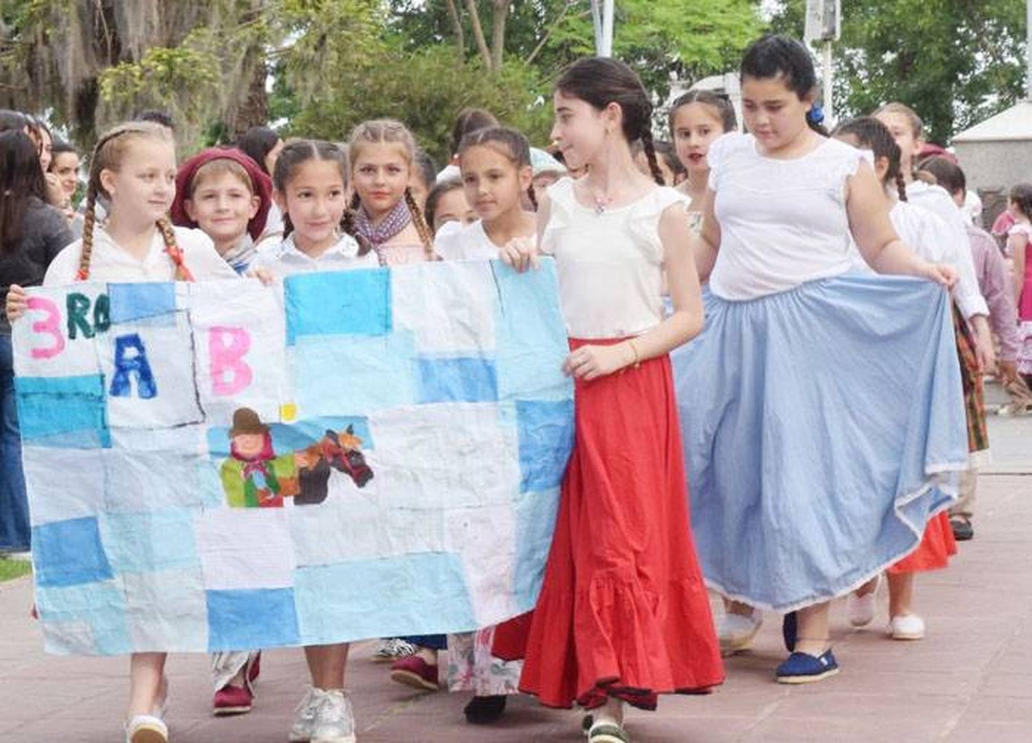 La escuela primaria celebró el Día de la Tradición