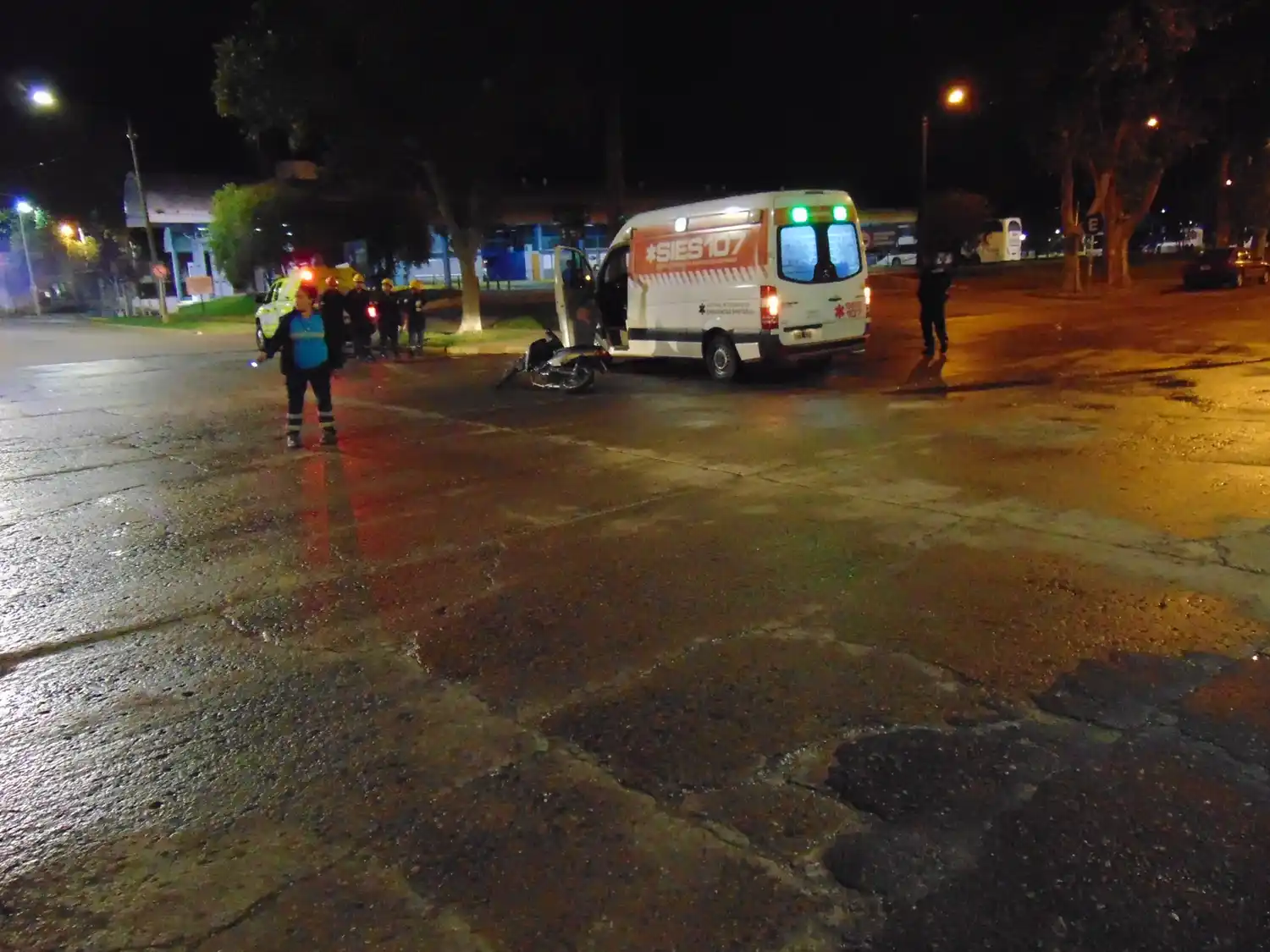 Motociclista accidentado tras chocar con un perro