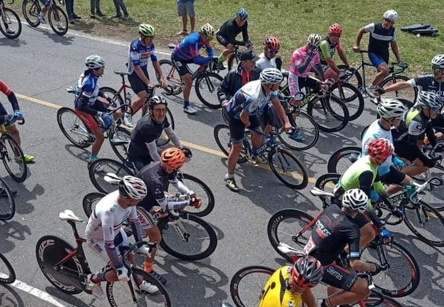 Festival ciclístico organizado por Unión y Progreso de Tandil