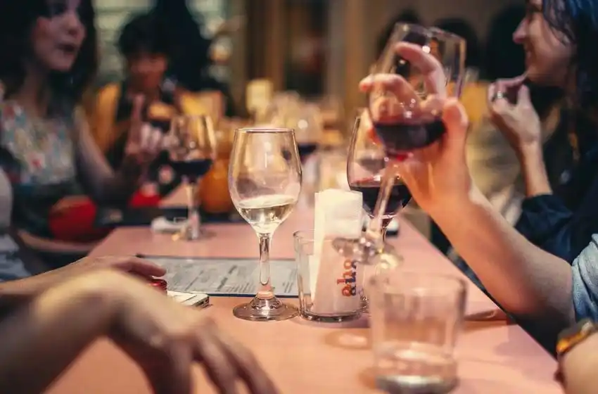 En Estados Unidos señalan a los restaurantes como uno de los lugares de mayor riesgo de contagio