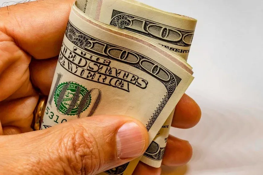 Así cerró el dólar en los bancos argentinos este lunes 17 de noviembre de 2025