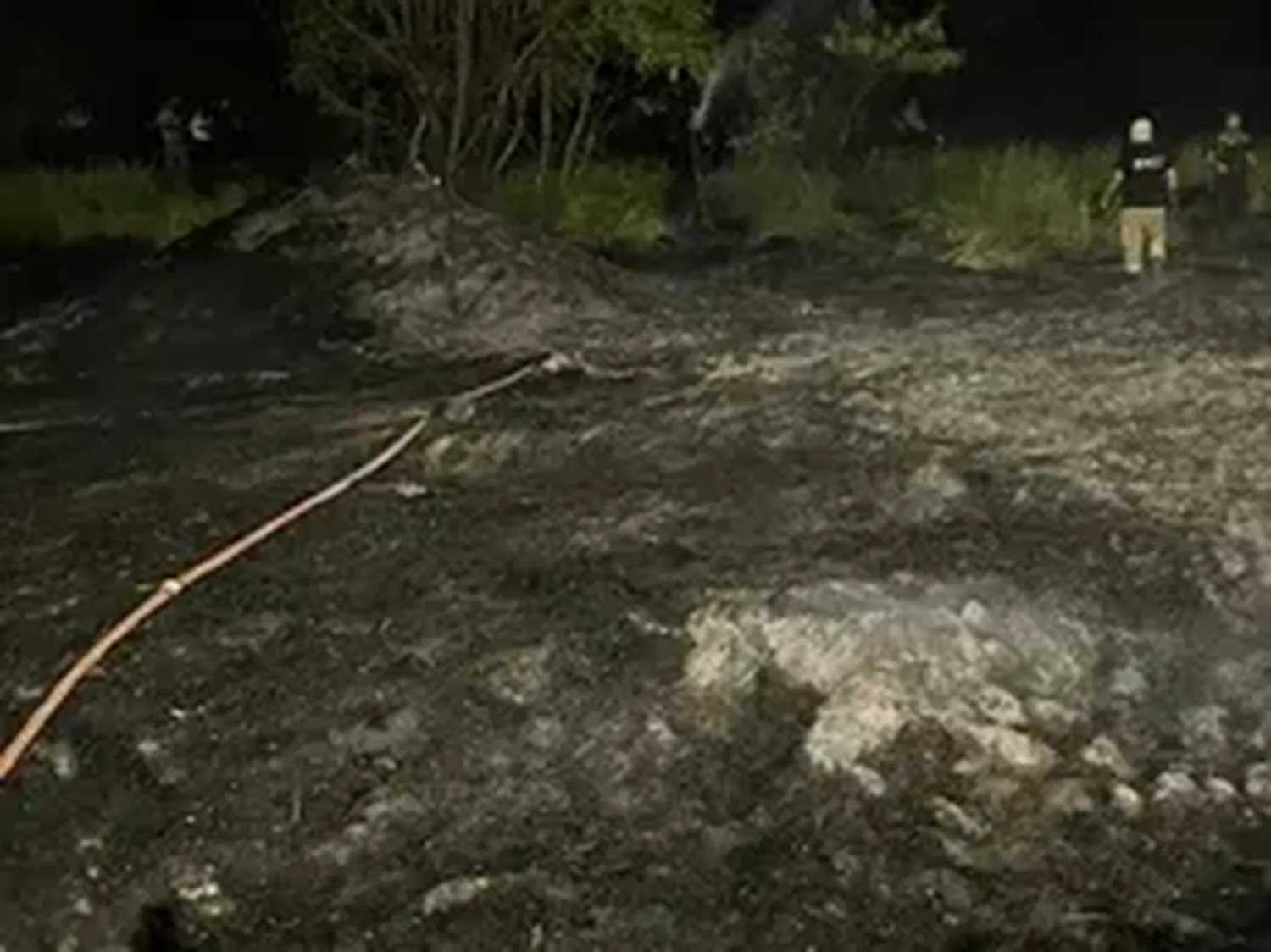 El fuego se habría iniciado de manera intencional según las primeras informaciones.