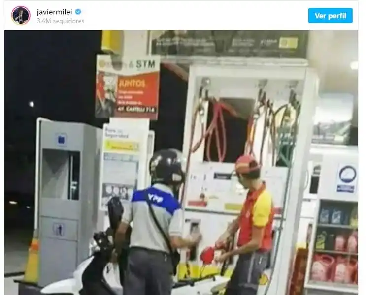 Naftas: el posteo fake de Javier Milei y el playero que contó la historia de la foto que publicó el libertario