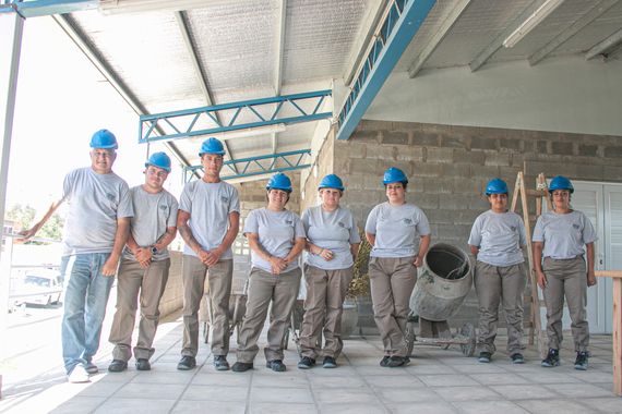 En el barrio Los Charitos, la Cooperativa El Laurel inició obras que beneficiarán a 170 hogares